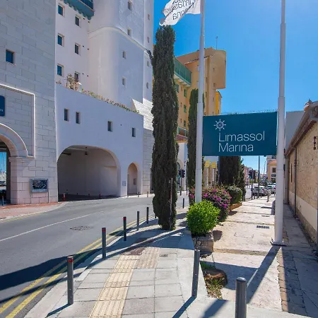شقة Delightful 1-bedroom Holiday With Balcony All Yours