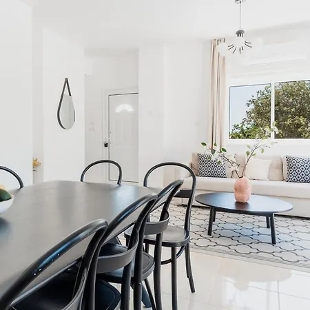 Delightful 1-bedroom Holiday With Balcony All Yours Erimi