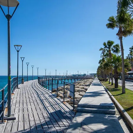Delightful 1-bedroom Holiday With Balcony All Yours *